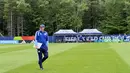 Pelatih Timnas Skotlandia, Steve Clarke, berjalan di lapangan latihan New England Revolution Training Center, Foxborough, Boston, Amerika Serikat, Kamis (18/6/2026). Clarke memantau langsung persiapan tim jelang laga lanjutan Grup C Piala Dunia 2026. (KLY Sports/Hery Kurniawan)