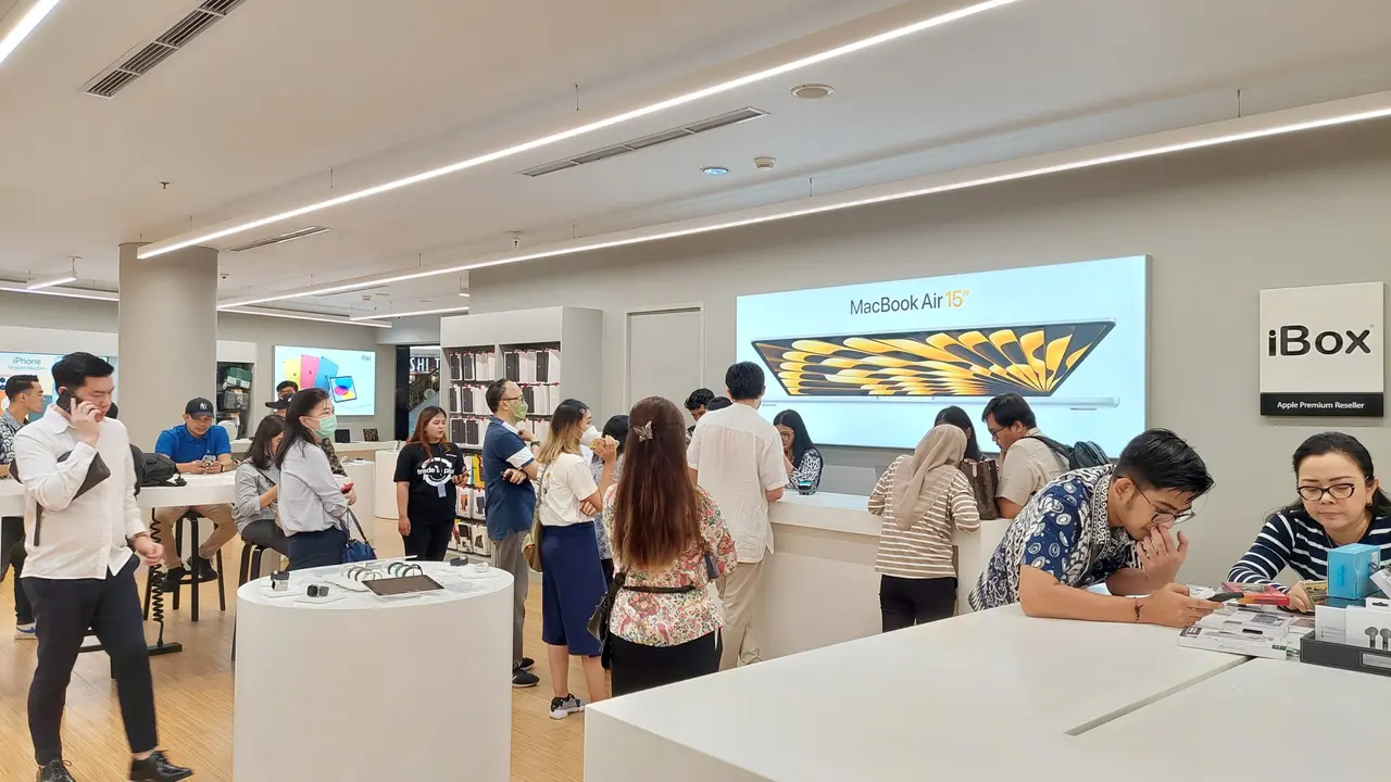 Antrean pre-order iPhone 15 series di iBox Senayan City