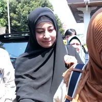 Pada sidang Rabu, (29/3) ustaz Alhabsi berharap fokus pada masalah dan membangun kembali masa depan bersama anak-anaknya. Dan berharap pihak putri tidak mengungkit-ungkit masa lalunya. (Deki Prayoga/Bintang.com)