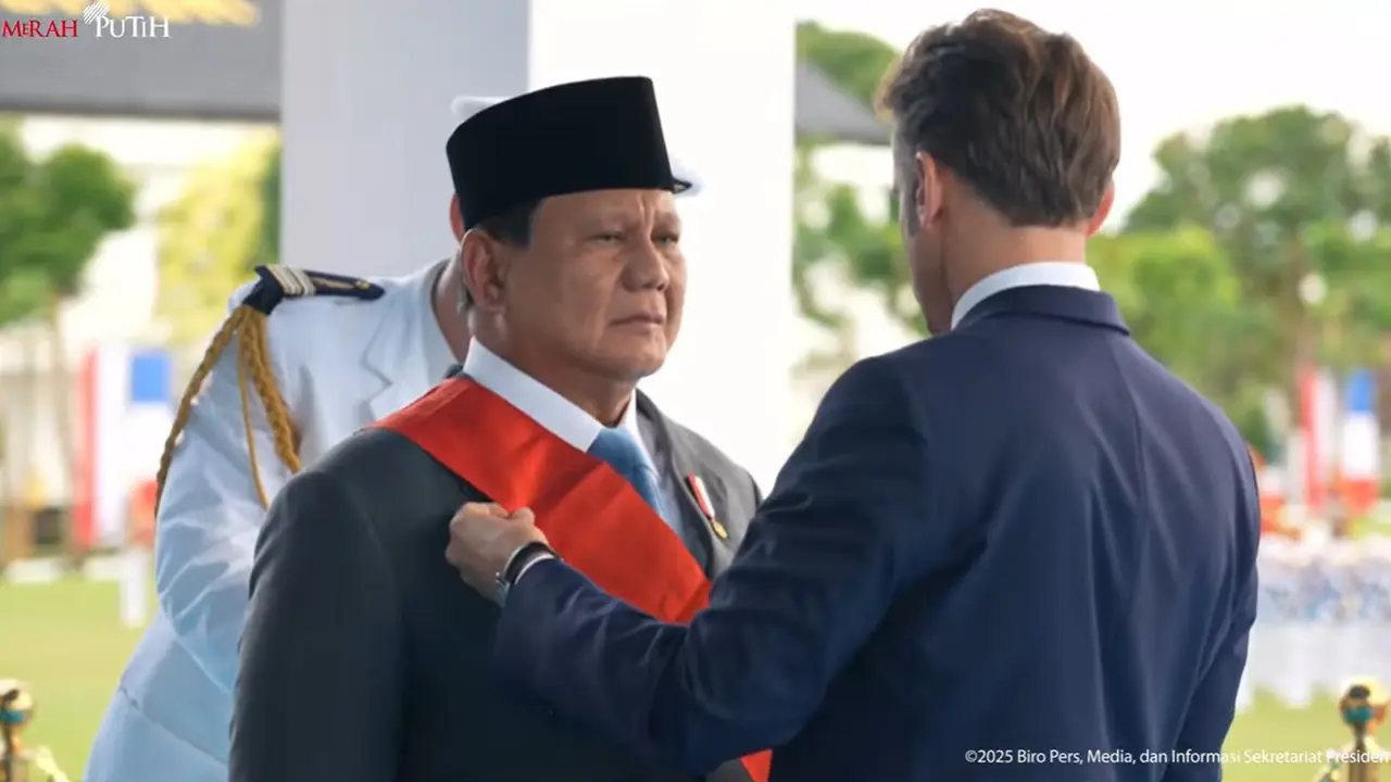 Presiden Prabowo Subianto menerima tanda jasa penghargaan kehormatan tertinggi "Grand Cross of the Legion of Honour" dari Pemerintah Prancis.
