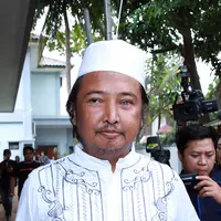 Irwan Yusuf, ayah artis cantik Marshanda pulang secara diam-diam dari Panti Sosial Bina Insan Bangun Daya 2 tanpa sepengetahuan wartawan. (Deki Prayoga/Bintang.com)