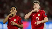 Marselino Ferdinan dan Ole Romeny merayakan gol pada laga Indonesia vs Bahrain di Kualifikasi Piala Dunia 2026 (c) Bagaskara Lazuardi