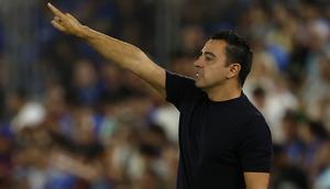 Pelatih Barcelona, Xavi Hernandez tercatat menjadi pelatih termuda keempat pada Liga Champions 2023/2024. Saat ini juru taktik yang mulai menangani Blaugrana sejak awal musim 2021/2022 menginjak usia 43 tahun. Hingga kini ia telah mencatatkan 62 kali menang, 18 imbang dan 19 kali kalah dalam 99 laga di semua ajang kompetisi. Pada matchday pertama Liga Champions 2023/2024 Barcelona menang telak 5-0 atas FC Antwerp. (AFP/Javier Soriano)
