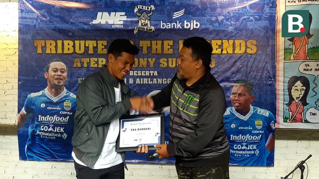 Viking Berikan Penghargaan Kepada 4 Mantan Persib Indonesia Bola Com