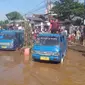 Akibat jalan rusak di Kabupaten Bogor, para sopir mengaku kendaraan mereka sering mengalami kerusakan (Liputan6.com/Achmad Sudarno).