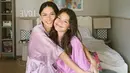 Kebersamaan Nana Mirdad dengan sang putri, Sarah Deana White juga tak lepas dari perhatian netizen. Terlebih, keduanya juga kerap tampil kompak di berbagai kesempatan. (Liputan6.com/IG/@nanamirdad_)