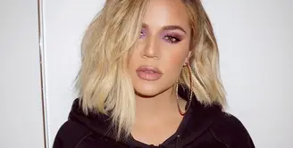 Khloe Kardashian tuai kritik pedas dari haters usai memamerkan aktivitas olahraganya di saat hamil lewat sosial media. (instagram/khloekardashian)