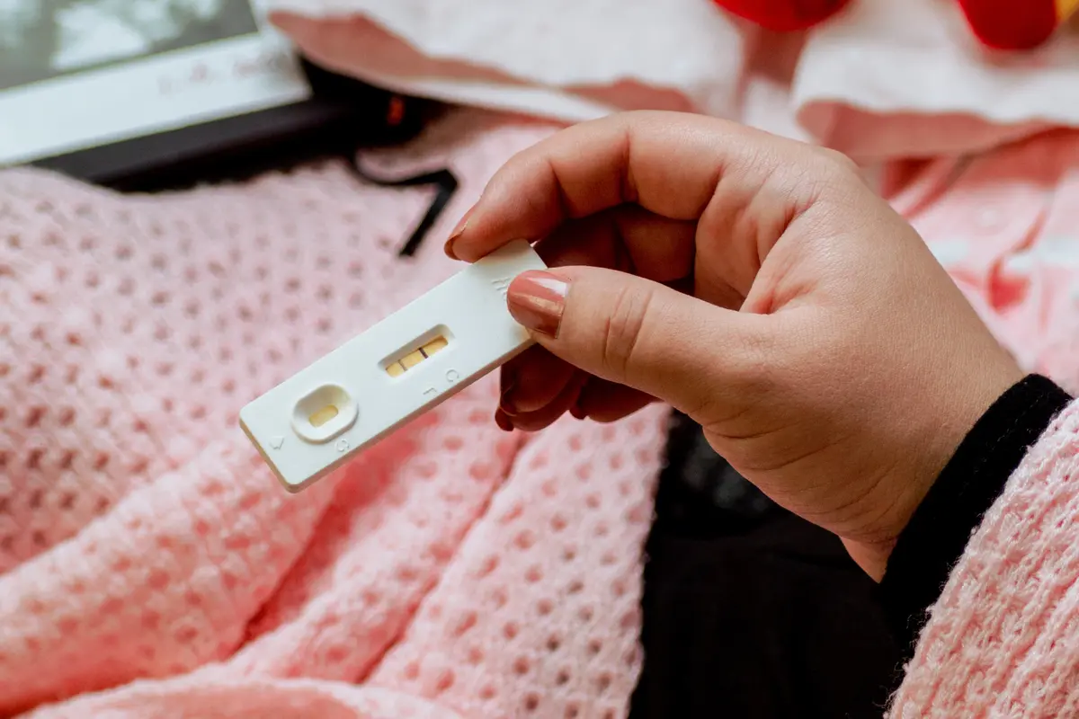 ilustrasi program hamil lewat bayi tabung (IVF). Photo by Amr Taha™ on Unsplash