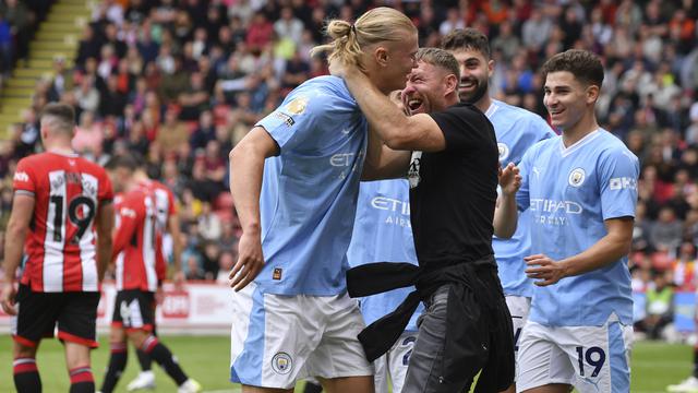 Sosok Penyusup yang Peluk dan Cium Erling Haaland di Laga Sheffield Utd vs Man City