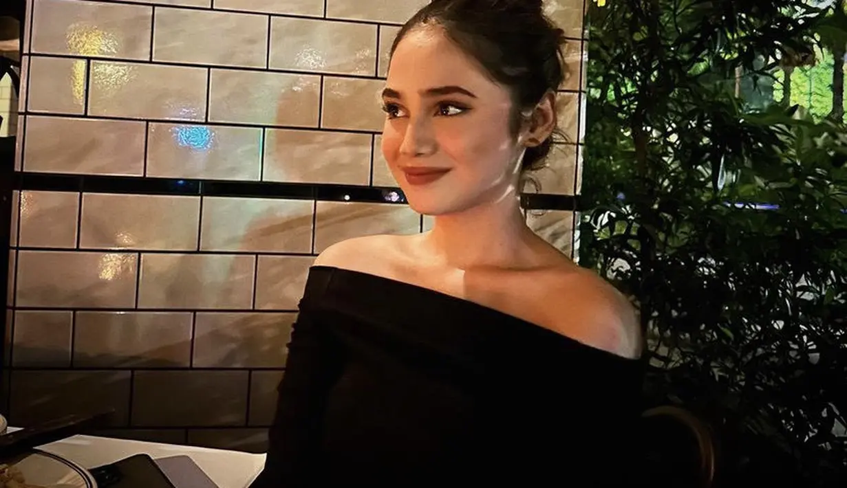 Ia semakin tampil dewasa dengan gaya rambut bunnya, tanpa poni. @jovankalexndra@syifahadju