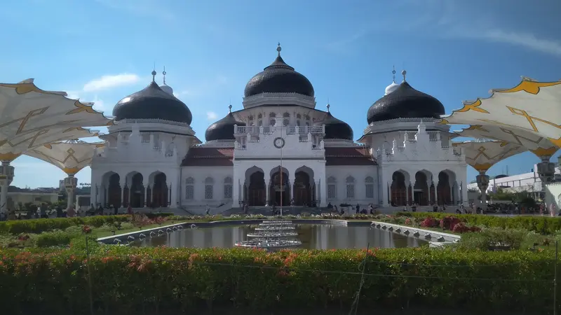 Fasad Masjid Raya Baiturrahman (Liputan6.com/Rino Abonita)