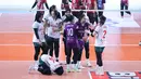 Pemain Bank Jatim merayakan kemenangan atas Kharisma Premium Bandung pada laga babak reguler pertama Livoli Divisi Utama 2025 di GOR Nambo Tangerang, Rabu (3/9/2025) sore WIB. (Bola.com/M Iqbal Ichsan)