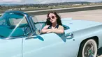 Menikmati liburan musim panas di Los Angeles, Amerika Serikat, begini style Jessica yang bisa kamu tiru. Dengan balutan Top Shirt Navy dan sunglasses, Jessica terlihat feminim dan fresh.(Liputan6.com/IG/@jessica.syj)