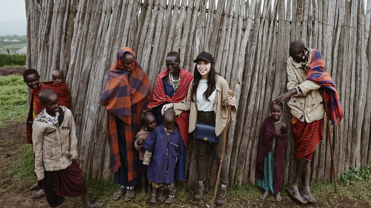 [Bintang] Unik dan Menantang, Ini 8 Foto Liburan Nikita Willy di Afrika