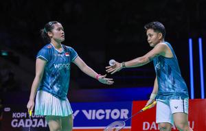 Ganda putri Indonesia Lanny Tri Mayasari/Apriyani Rahayu terhenti di semifinal Indonesia Masters 2026 usai dikalahkan unggulan pertama asal Pearly Tan/Thinaah Muralitharan di Istora Gelora Bung Karno, Senayan, Jakarta, Sabtu (24/1). (foto: PBSI)