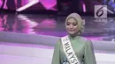 Senyum finalis asal Malaysia yang lolos dalam malam puncak Puteri Muslimah Asia 2018 di Jakarta, Senin (7/5). (Liputan6.com/Faizal Fanani)