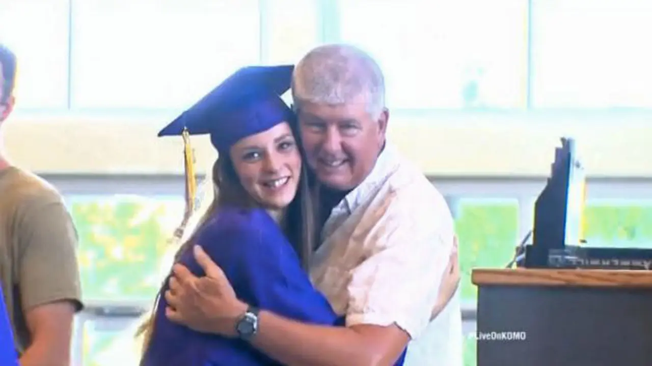 Mike Hughes bersama Dawnielle Davidson