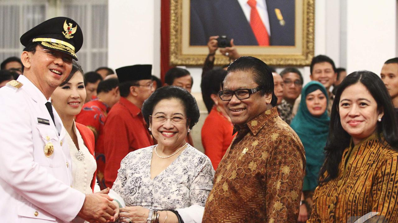 Senyum Ahok saat Dilantik Jadi Gubernur