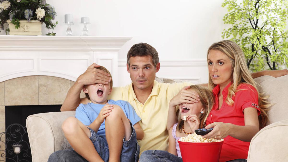Cara Sikapi Anak yang Tak Sengaja Nonton Video Porno - Health Liputan6.com