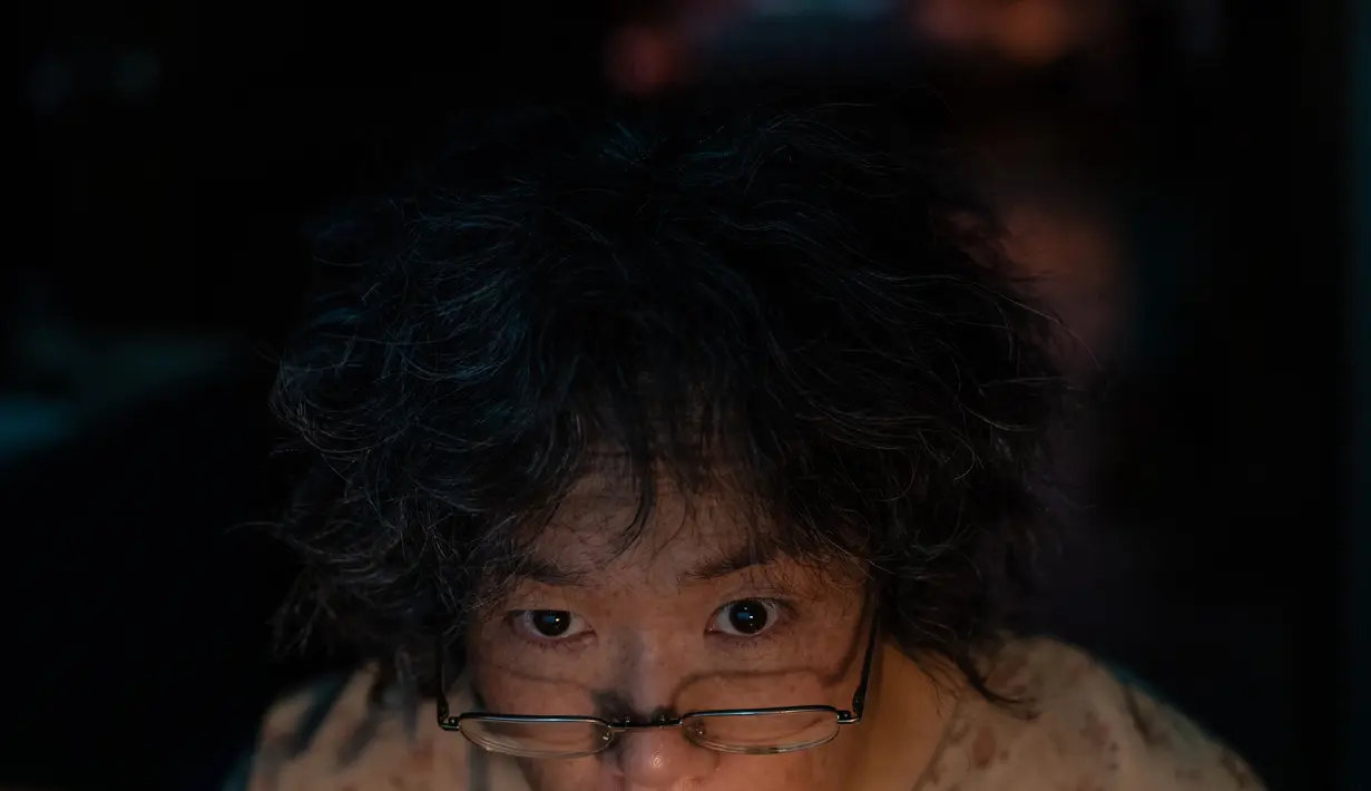 Penafsiran karakternya didasarkan pada analisis mendalam dan pemahaman tentang motivasi Kim Kyung-ja. (Foto: Netflix)