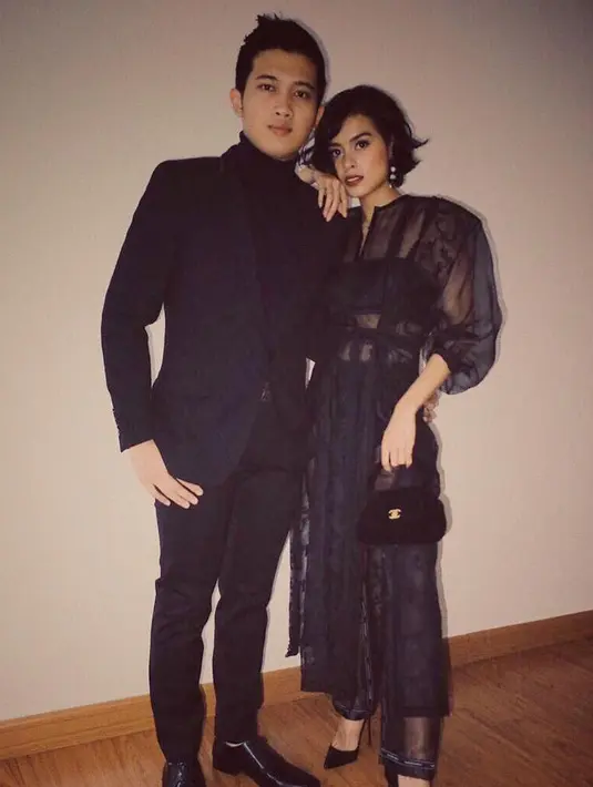 Dibanding dengan Eva Celia, Demas lebih sering mengunggah potret kebersamaannya dengan pemilik album And So It Begins itu. (Foto: instagram.com/sophia_latjuba88)