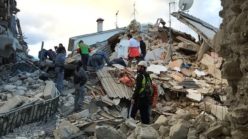 [Bintang] Gempa Italia Membuat Setengah Kota Amatrice Hilang