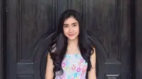 Livia Ramadhanty, personel girlband Teenebelle jadi sorotan karena melahirkan di usia pernikahan yang baru berjalan enam bulan.