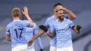 Gelandang Manchester City, Riyad Mahrez, melakukan selebrasi usai mencetak gol ke gawang Burnley pada laga Liga Inggris di Stadion Etihad, Sabtu (28/11/2020). City menang dengan skor 5-0. (Laurence Griffiths/Pool via AP)