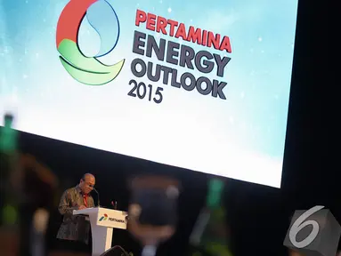 Seorang pembicara memaparkan presentasinya pada Pertamina Energy Outlook 2015 hari ke-2, Jakarta, Kamis (4/12/2014). (Liputan6.com/Faizal Fanani)