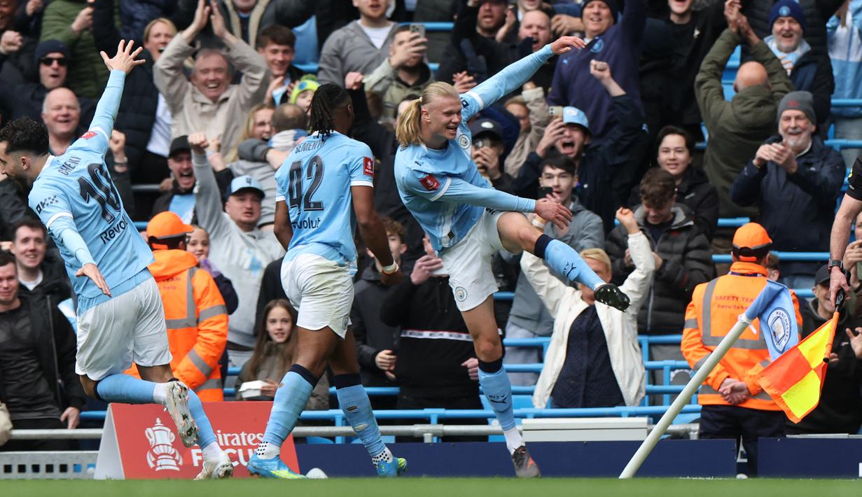 Erling Haaland mengaku senang karena hari ini ia bisa mencetak hattrick. Pasalnya sang striker sudah lama tidak mencetak tiga gol dalam satu pertandingan. (AFP/Darren Staples)