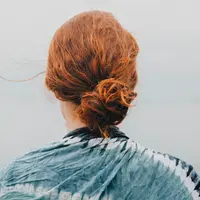Untuk menunjang penampilan sehari-hari, rambut yang tampak bervolume dan indah merupakan dambaan banyak wanita / Copyright: unsplash.com