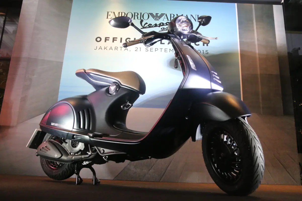 Rayakan Usia ke-130, Piaggio Luncurkan Vespa 946 Emporio Armani 