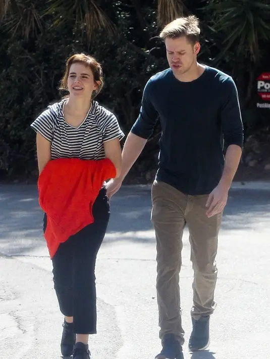 Sebelum foto itu muncul seorang sumber pun mengatakan bahwa keduanya memang sudah berpacaran. (Popsugar)