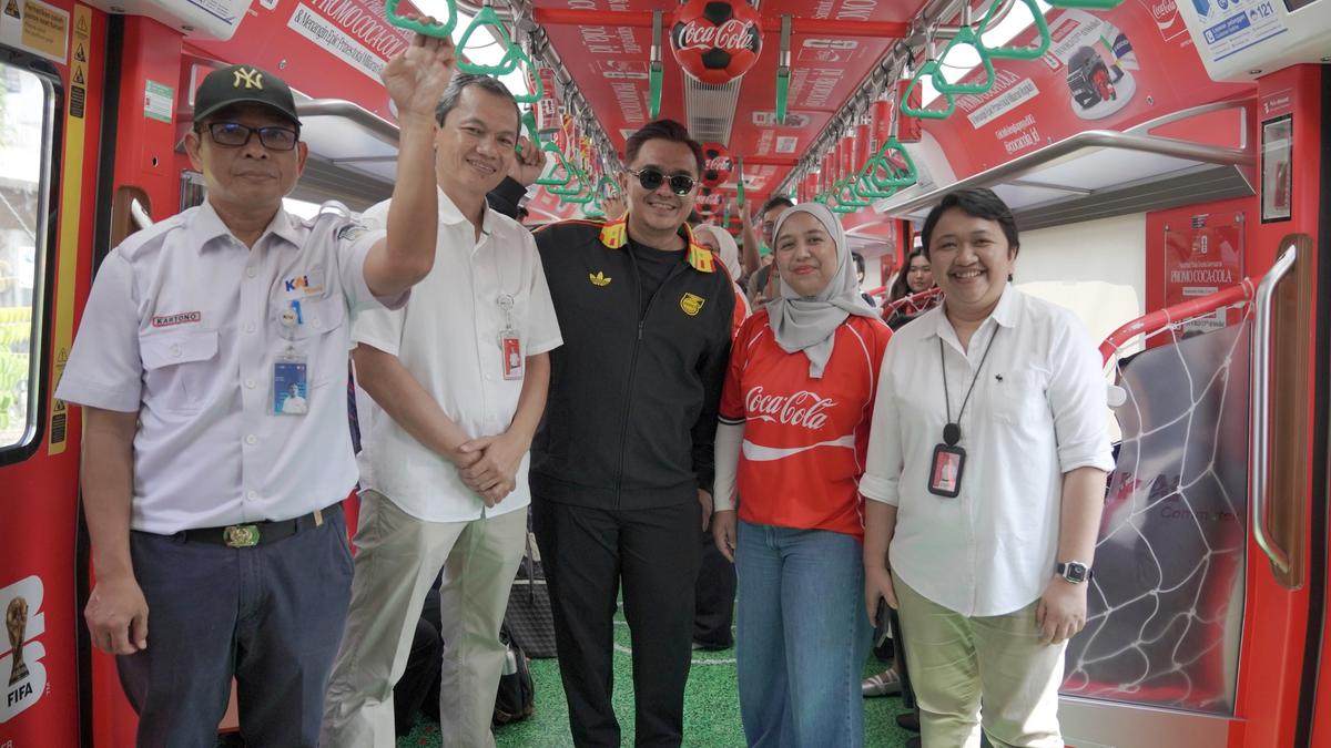 Dari Commuter Line hingga Nonton Bareng, Coca-Cola Gencarkan Perayaan Piala Dunia 2026