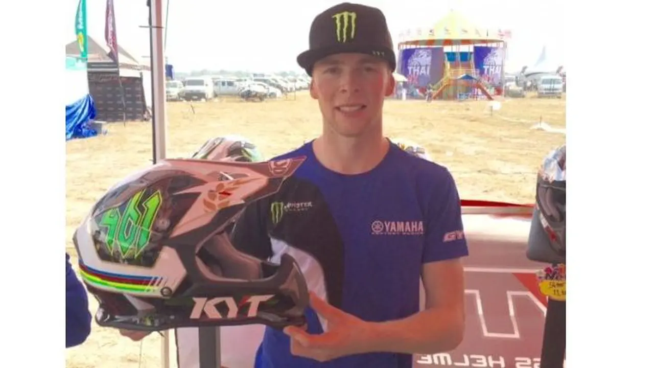 KYT Rilis Helm Replika Jawara Motocross