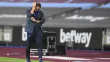 Pelatih Chelsea Frank Lampard bereaksi saat menyaksikan timnya bermain melawan West Ham United pada pertandingan Premier League di London Stadium, London, Inggris, Rabu (1/7/2020). West Ham United mengalahkan Chelsea 3-2. (Michael Regan /Pool via AP)