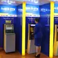 Nasabah melakukan transaksi di ATM Bank BTN, Jakarta, Jumat (22/7). Bank BTN siap menampung dana repatriasi dari kebijakan penghapusan pajak (tax amnesty) yang mulai diberlakukan pemerintah. (Liputan6.com/Angga Yuniar)