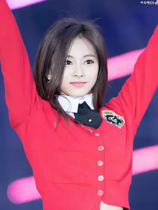 Walaupun demikian, wanita cantik ini mengaku jika kepribadiannya semakin berubah lantaran pekerjaannya sebagai idol yang harus berani mengekspresikan diri di depan umum. (Foto: instagram.com/queentzuyu)