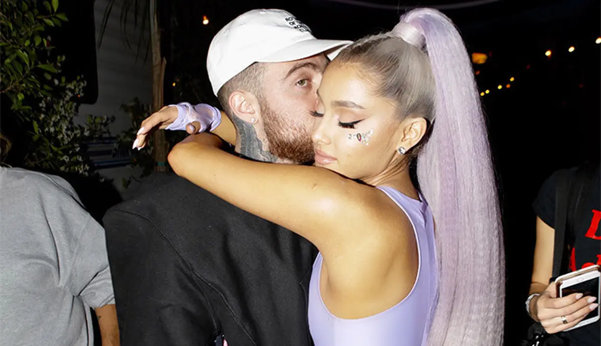 Pelantun lagu God Is A Woman tersebut mengenang kematian Mac Miller lewat akun Instagramnya. (Rap-Up)