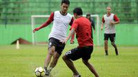 M. Rafli ikut disiapkan Arema untuk melawan Persipura. (Bola.com/Iwan Setiawan)