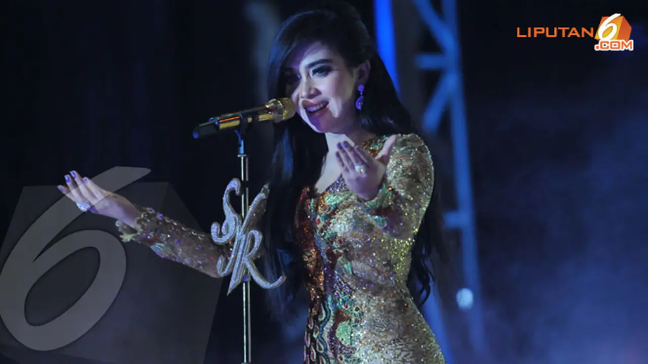 syahrini-130825b.jpg