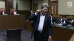 Mantan tim bantuan hukum KKSK, Todung Mulya Lubis usai menjadi saksi pada sidang lanjutan dugaan korupsi penerbitan SKL BLBI dengan terdakwa, Syafruddin Arsyad Temenggung di Pengadilan Tipikor, Jakarta, Kamis (19/7). (Liputan6.com/Helmi Fithriansyah)