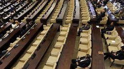 Penampakan bangku kosong pada Sidang Paripurna DPR di Kompleks Parlemen, Senayan, Jakarta, Jumat (16/8/2019). Sejumlah bangku terlihat kosong dalam sidang yang beragendakan pidato Presiden Joko Widodo atau Jokowi dan Ketua DPR Bambang Soesatyo tersebut. (Liputan6.com/JohanTallo)