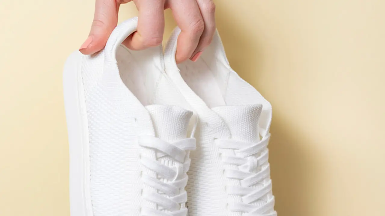 5 Fashion Item yang Wajib Ada di Lemari-Mu