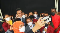 Selfie Bareng, Khofifah Tegaskan Kasus Guru dan Siswa Asal Papua di SMAN Jember Tuntas