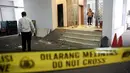“Iya benar di halaman depan kantor MUI ada beberapa kaca pecah, ada korban dari pihak kita, sudah dibawa ke rumah sakit. Saya kira ini bentuk teror yang mengaku Tuhan. Iya dia bilang mengaku Tuhan,” tutur Ikhsan saat dikonfirmasi, Selasa (2/5/2023). (Liputan6.com/Faizal Fanani)