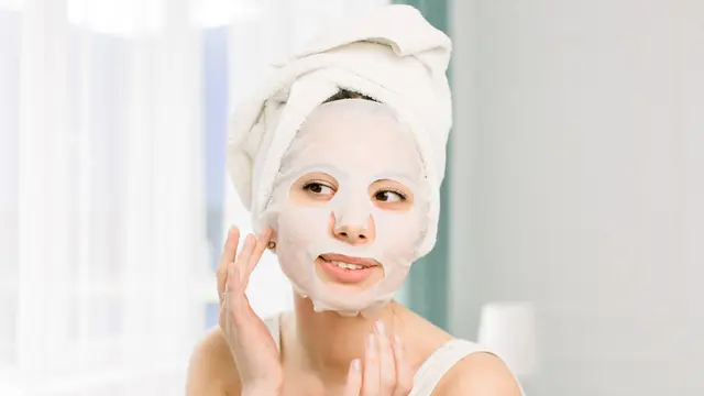 ilustrasi sheetmask/SofikoS/shutterstock