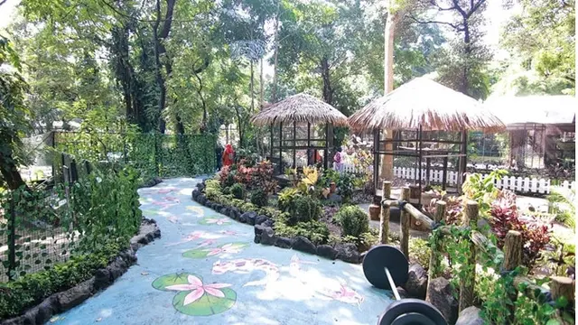 6 Potret Jogging Track Baru di Kebun Binatang Surabaya, Asri Banget