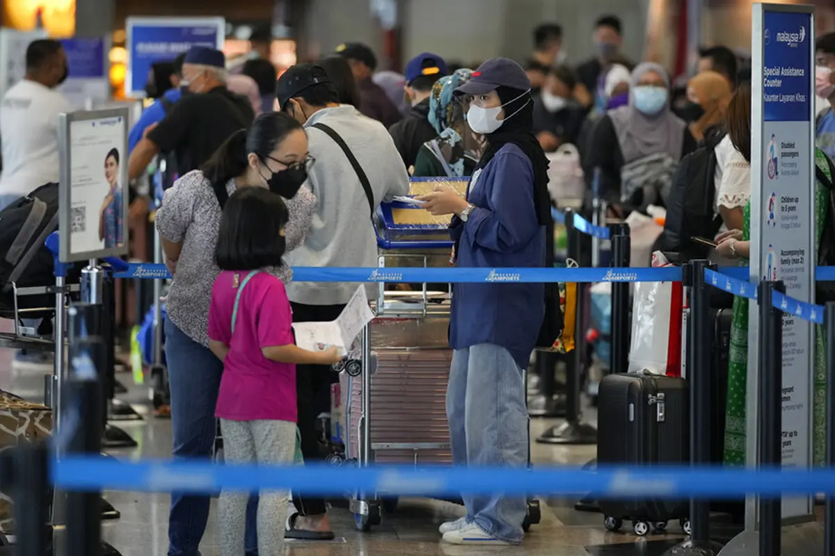 FOTO: Malaysia Buka Perbatasan, Orang Asing Boleh Masuk Tanpa Karantina