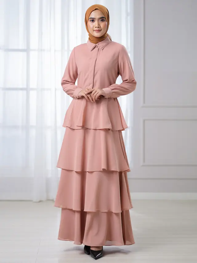 Model Gamis Bahan Wolpeach dengan Potongan Tiered Anggun